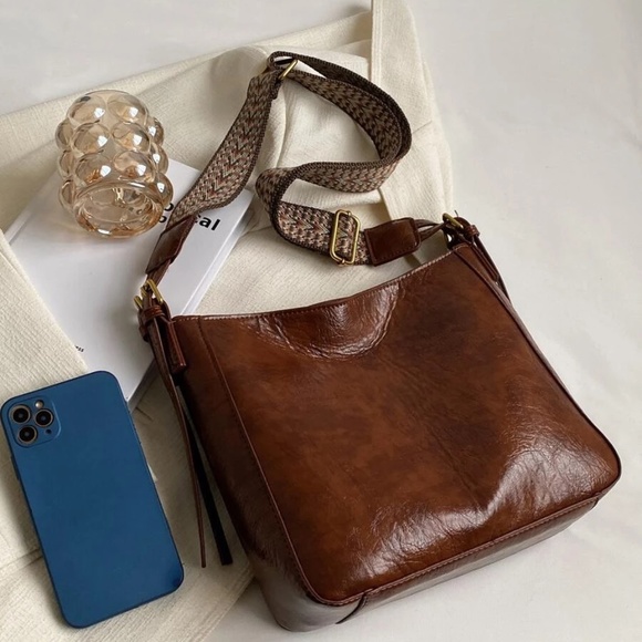 Western Vegan Leather Shoulder Crossbody Bag - Picture 3 of 16